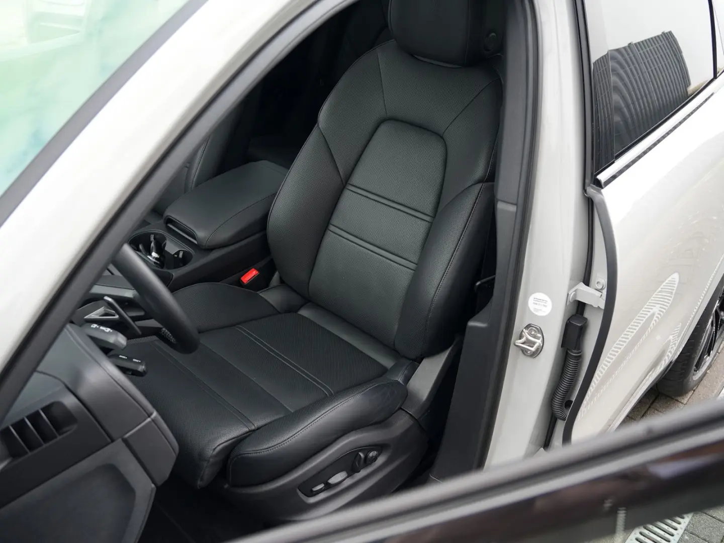 Porsche E-Hybrid Coupé INNODRIVE-LUFTF-PANO-MASSAGE
