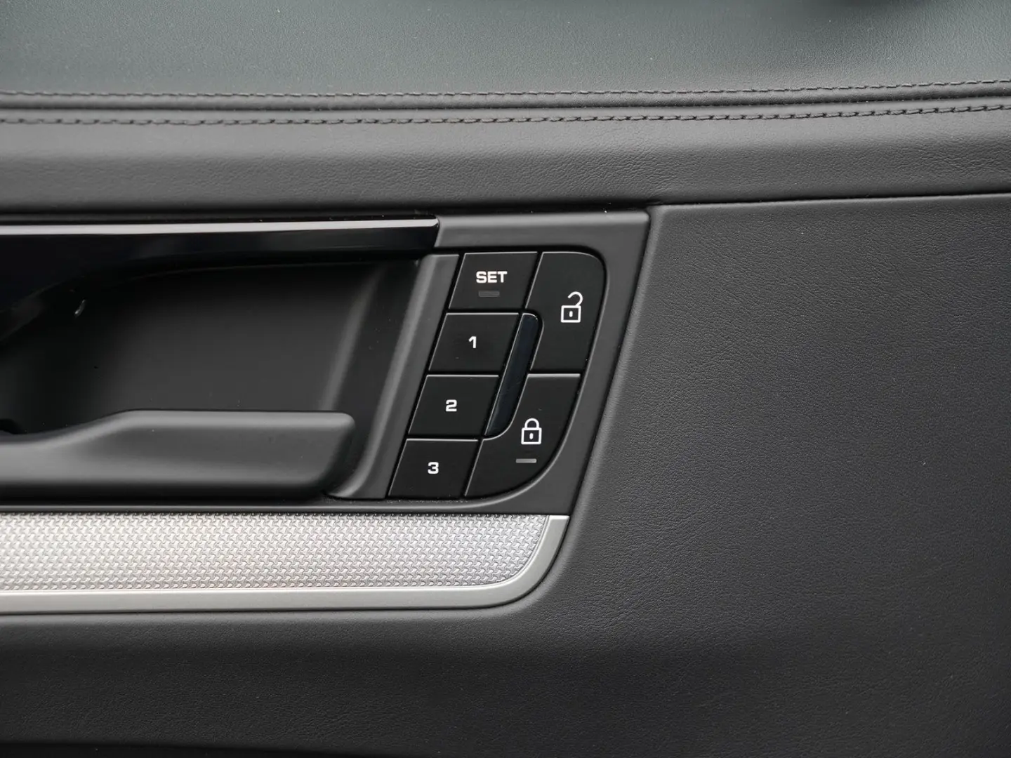 Porsche E-Hybrid Coupé INNODRIVE-LUFTF-PANO-MASSAGE