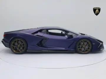 Lamborghini Revuelto  VIOLA ALETHEIA I AD PERSONAM I B