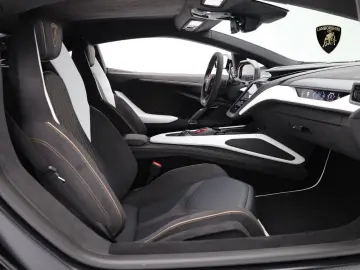 Lamborghini Revuelto  VIOLA ALETHEIA I AD PERSONAM I B
