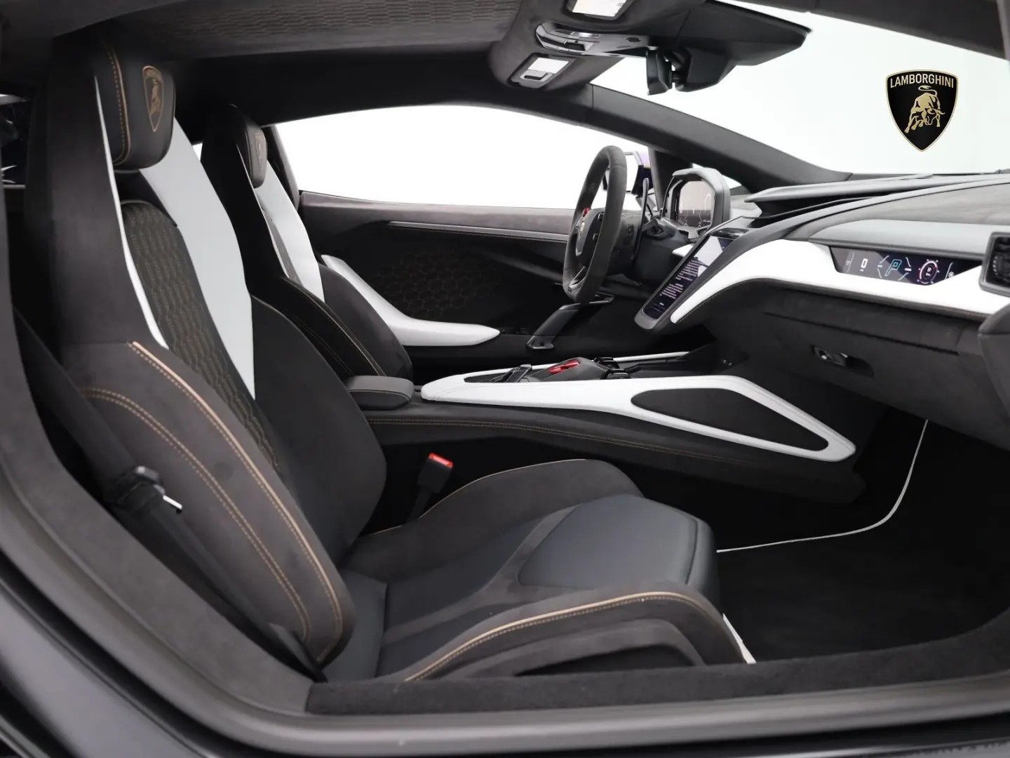 Lamborghini Revuelto  VIOLA ALETHEIA I AD PERSONAM I B