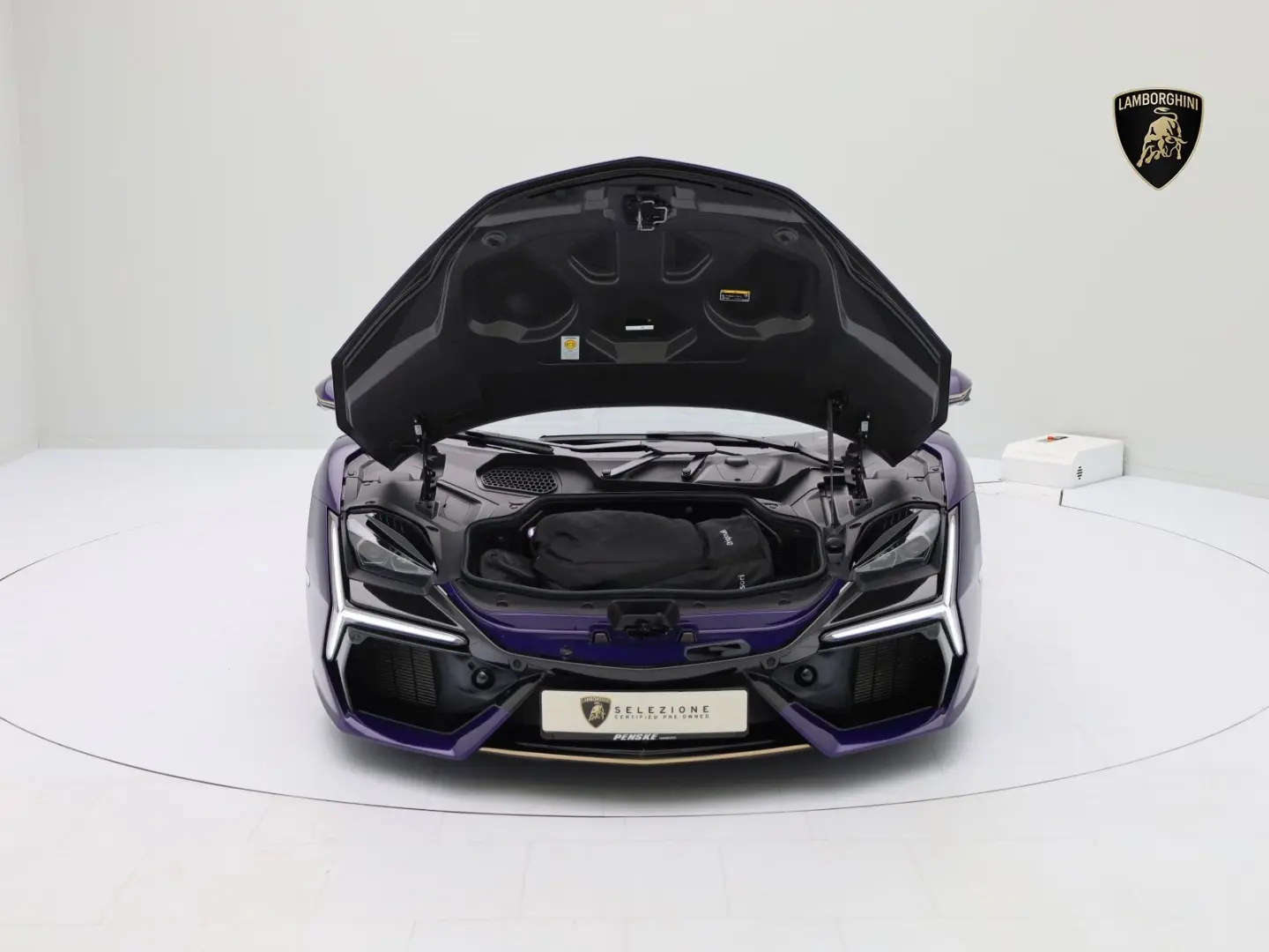 Lamborghini Revuelto  VIOLA ALETHEIA I AD PERSONAM I B