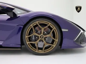 Lamborghini Revuelto  VIOLA ALETHEIA I AD PERSONAM I B