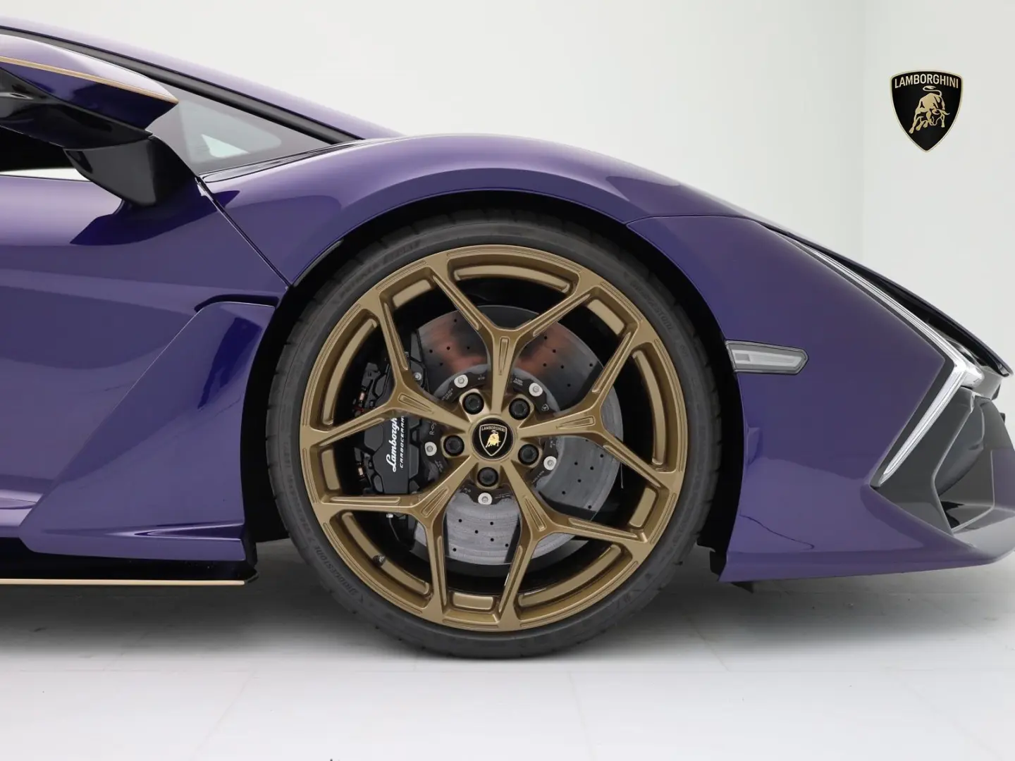 Lamborghini Revuelto  VIOLA ALETHEIA I AD PERSONAM I B
