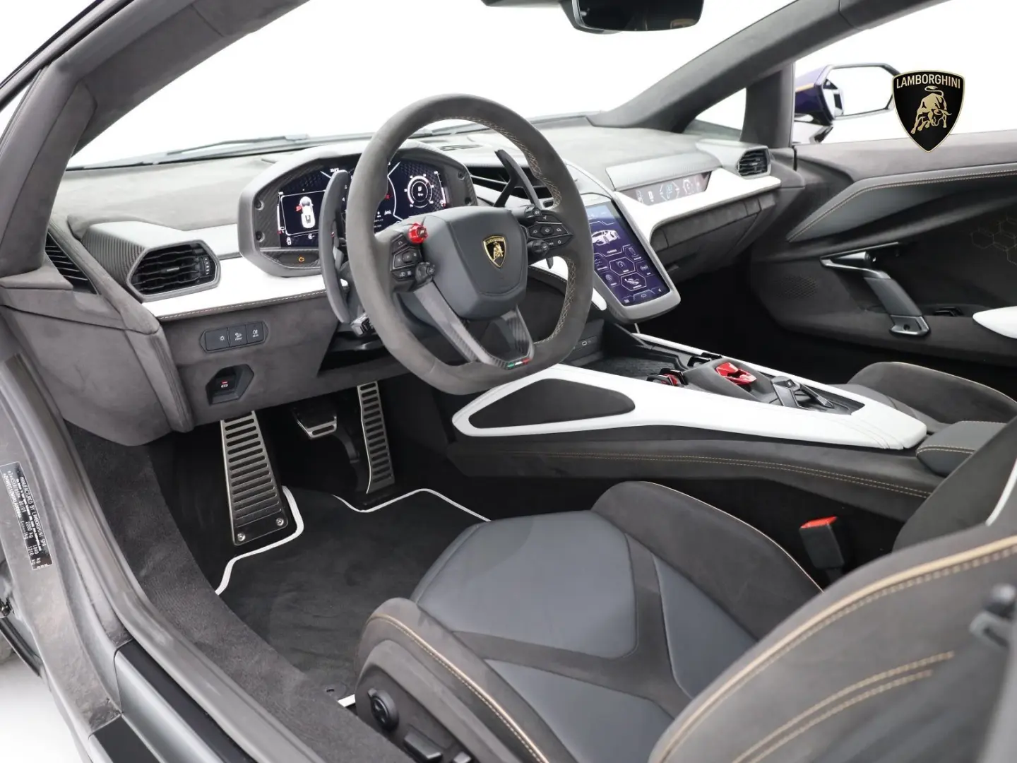 Lamborghini Revuelto  VIOLA ALETHEIA I AD PERSONAM I B