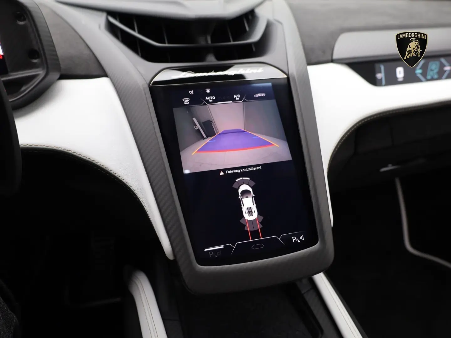 Lamborghini Revuelto  VIOLA ALETHEIA I AD PERSONAM I B