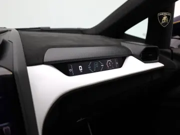 Lamborghini Revuelto  VIOLA ALETHEIA I AD PERSONAM I B