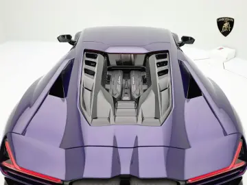 Lamborghini Revuelto  VIOLA ALETHEIA I AD PERSONAM I B