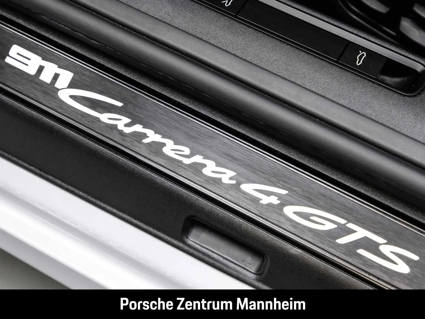 Porsche 992 911 Carrera 4 GTS Matrix