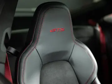 Porsche 992 Carrera 4 GTS Coupe PDLS+ BOSE AERO-KIT