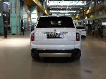 Rolls-Royce Cullinan Mandarin