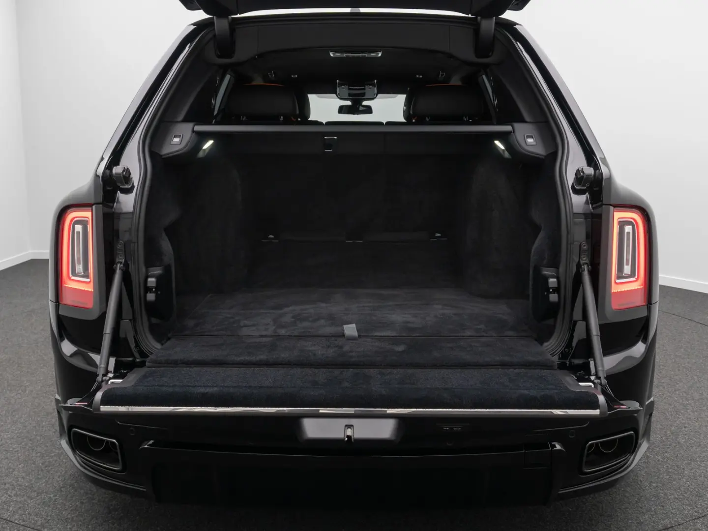 Rolls-Royce Cullinan Black Badge Night Vision Novitec