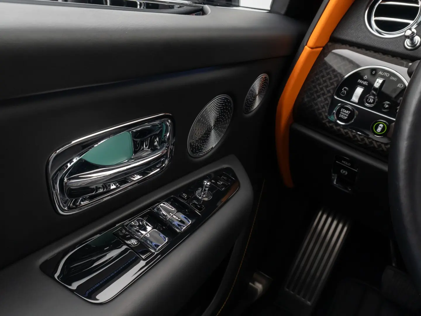 Rolls-Royce Cullinan Black Badge Night Vision Novitec