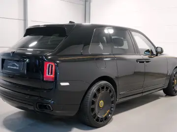 Rolls-Royce Cullinan BLACK BADGE*STARLIGHT*BESPOKE*MANSORY*