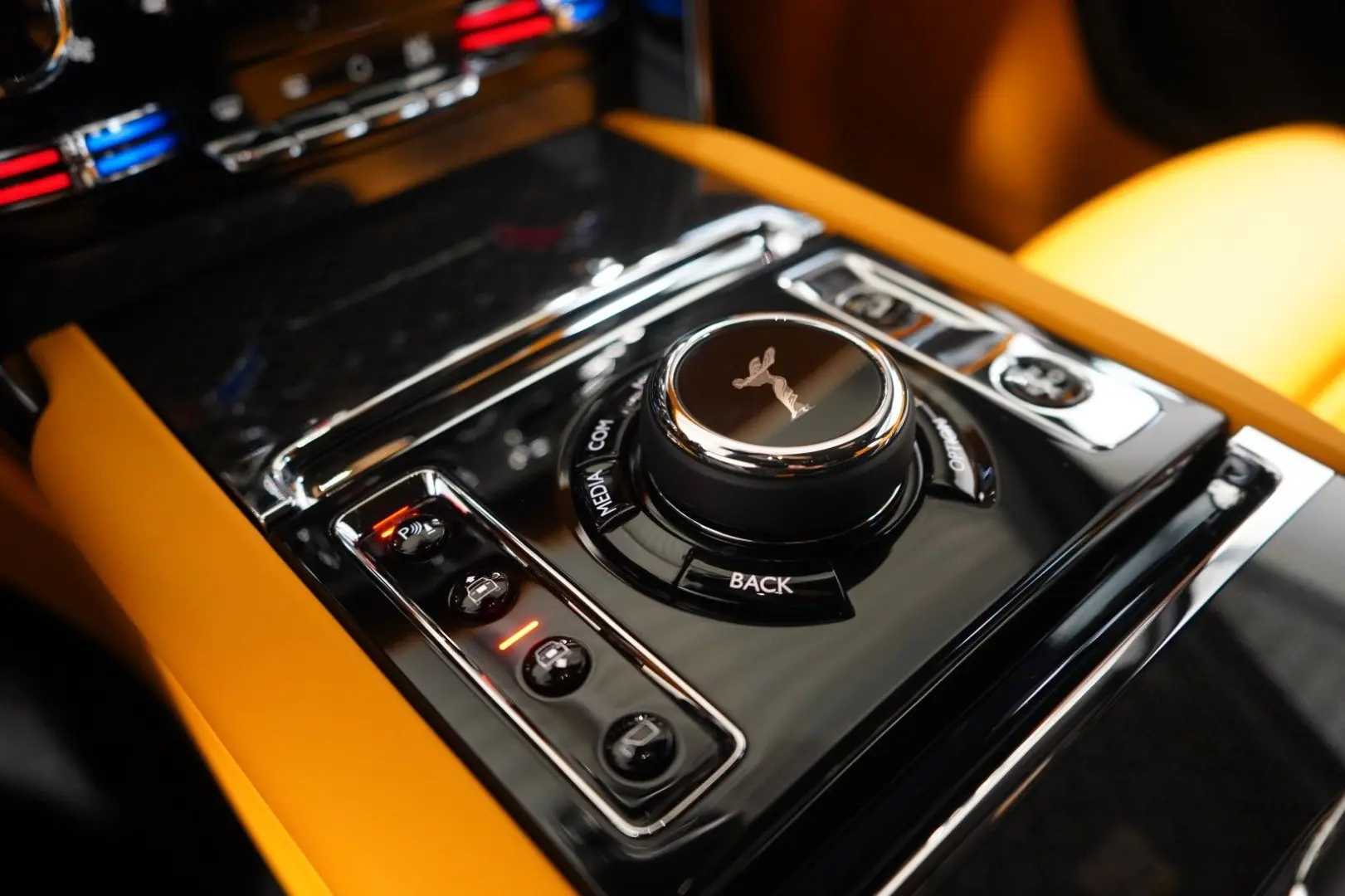 Rolls-Royce Cullinan BLACK BADGE*STARLIGHT*BESPOKE*MANSORY*
