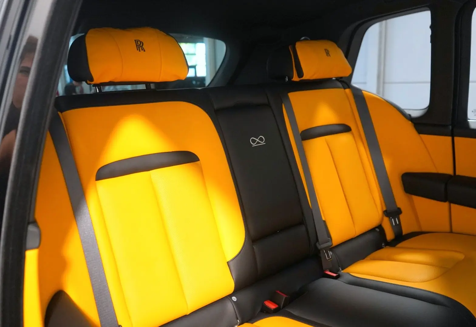 Rolls-Royce Cullinan BLACK BADGE*STARLIGHT*BESPOKE*MANSORY*