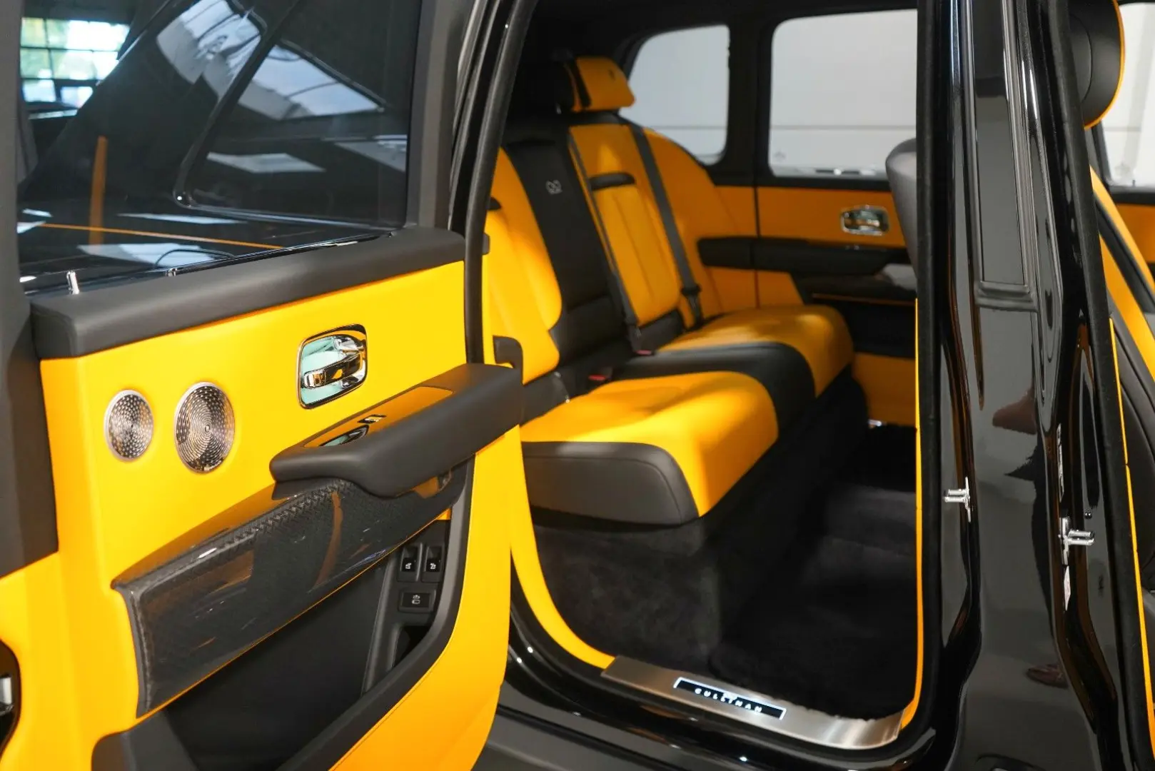Rolls-Royce Cullinan BLACK BADGE*STARLIGHT*BESPOKE*MANSORY*
