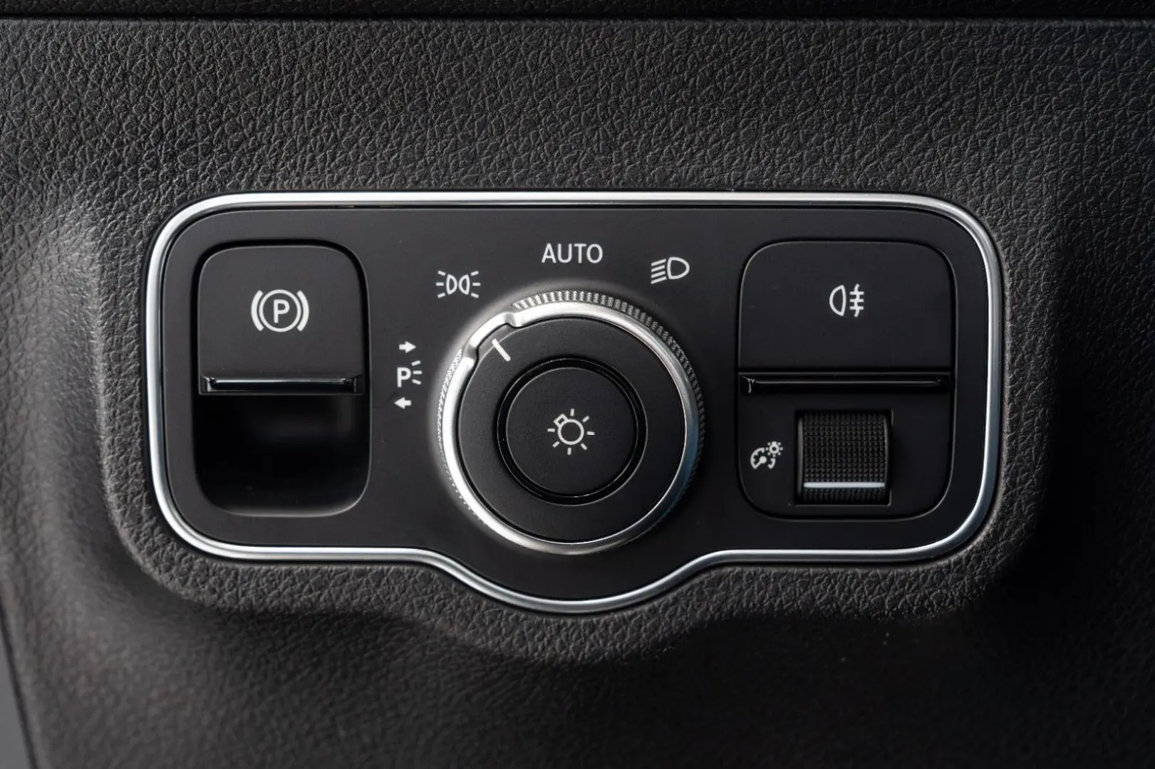GLB 200 d 4M*AMG-LINE*NIGHT*PANO*LEDER*NAVI*1.HD