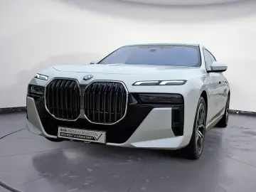 740d xDrive M SPORT Panorama Sky Lounge