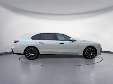 740d xDrive M SPORT Panorama Sky Lounge