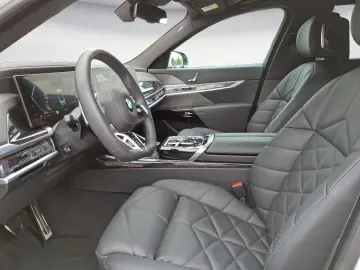 740d xDrive M SPORT Panorama Sky Lounge