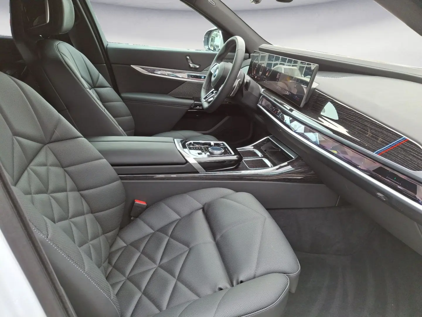 740d xDrive M SPORT Panorama Sky Lounge
