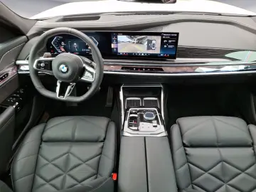 740d xDrive M SPORT Panorama Sky Lounge