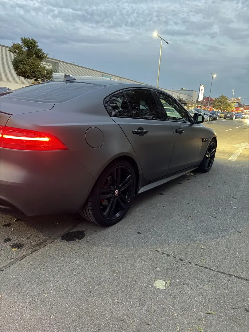 Jaguar XE