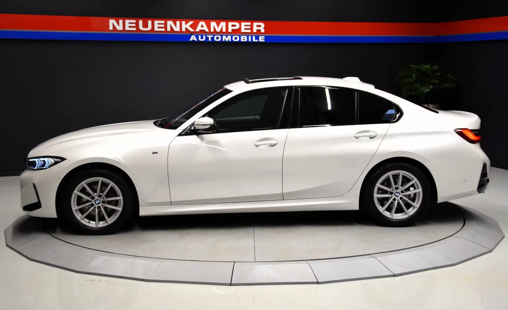 BMW 320 i xDrive M Sport ACC Kamera HeadUp
