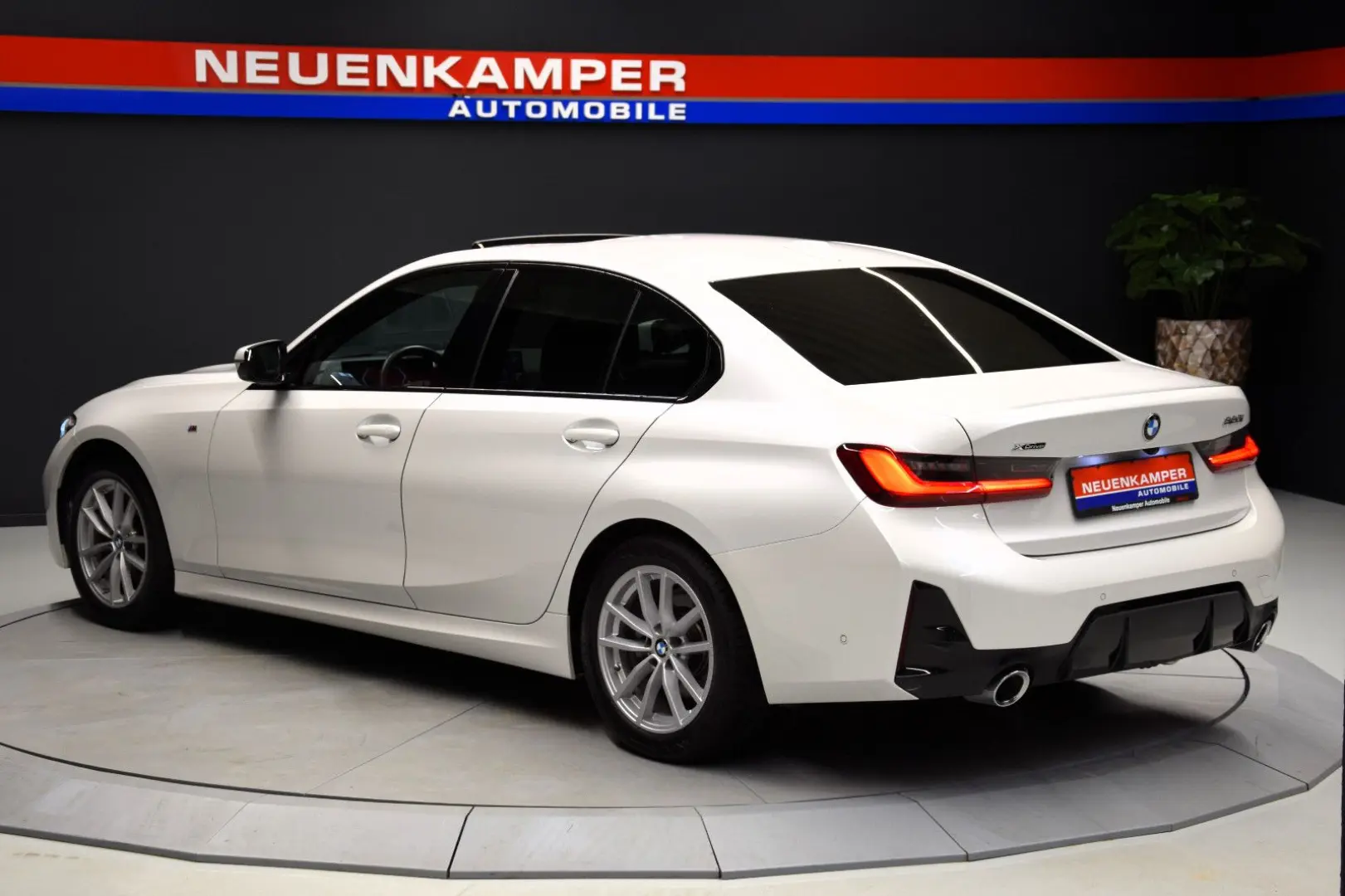 BMW 320 i xDrive M Sport ACC Kamera HeadUp
