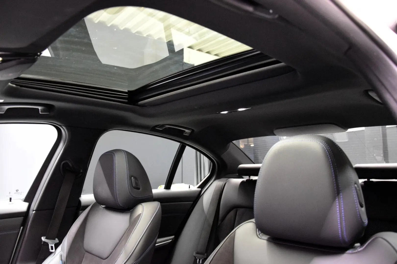 BMW 320 i xDrive M Sport ACC Kamera HeadUp
