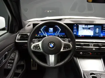 BMW 320 i xDrive M Sport ACC Kamera HeadUp