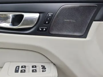 Volvo XC60 2.0d B4 Mild Hybrid AWD Ultimate Dark
