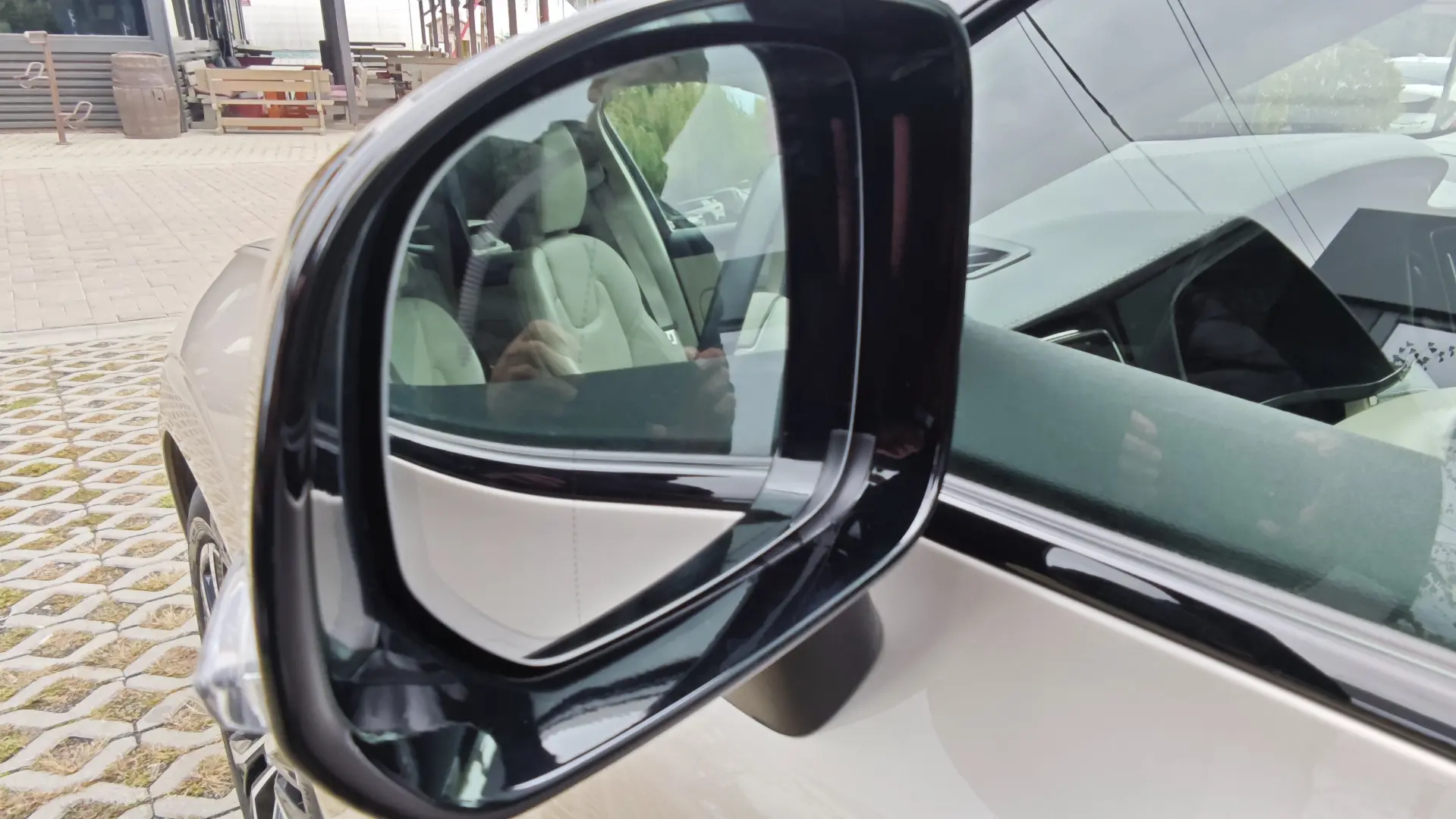 Volvo XC60 2.0d B4 Mild Hybrid AWD Ultimate Dark