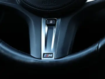 BMW 320d xDrive/M-SPORT/ACC/