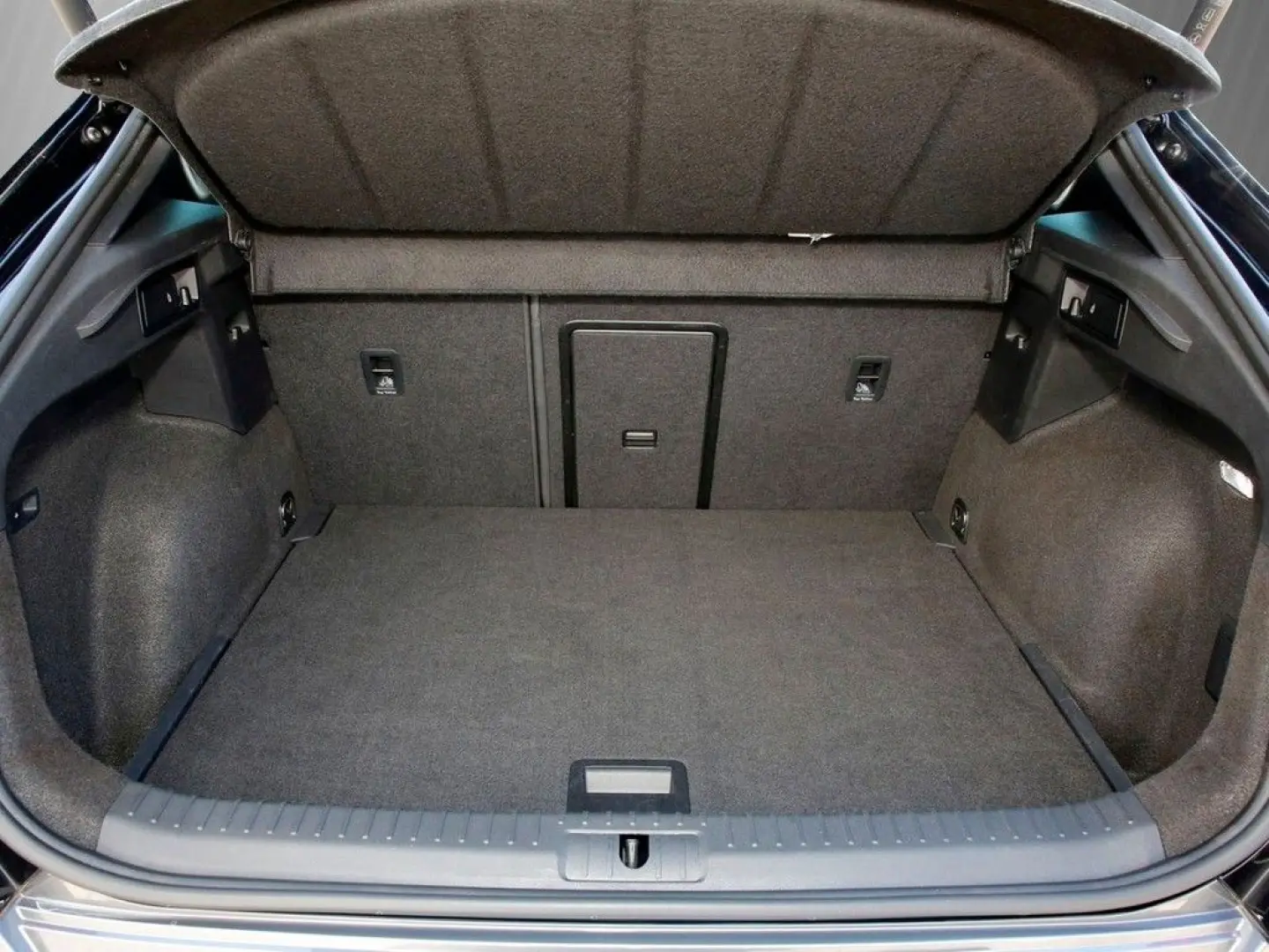 Formentor VZ 2.0 TSI 4Drive Pano AHK Navi+VC ACC