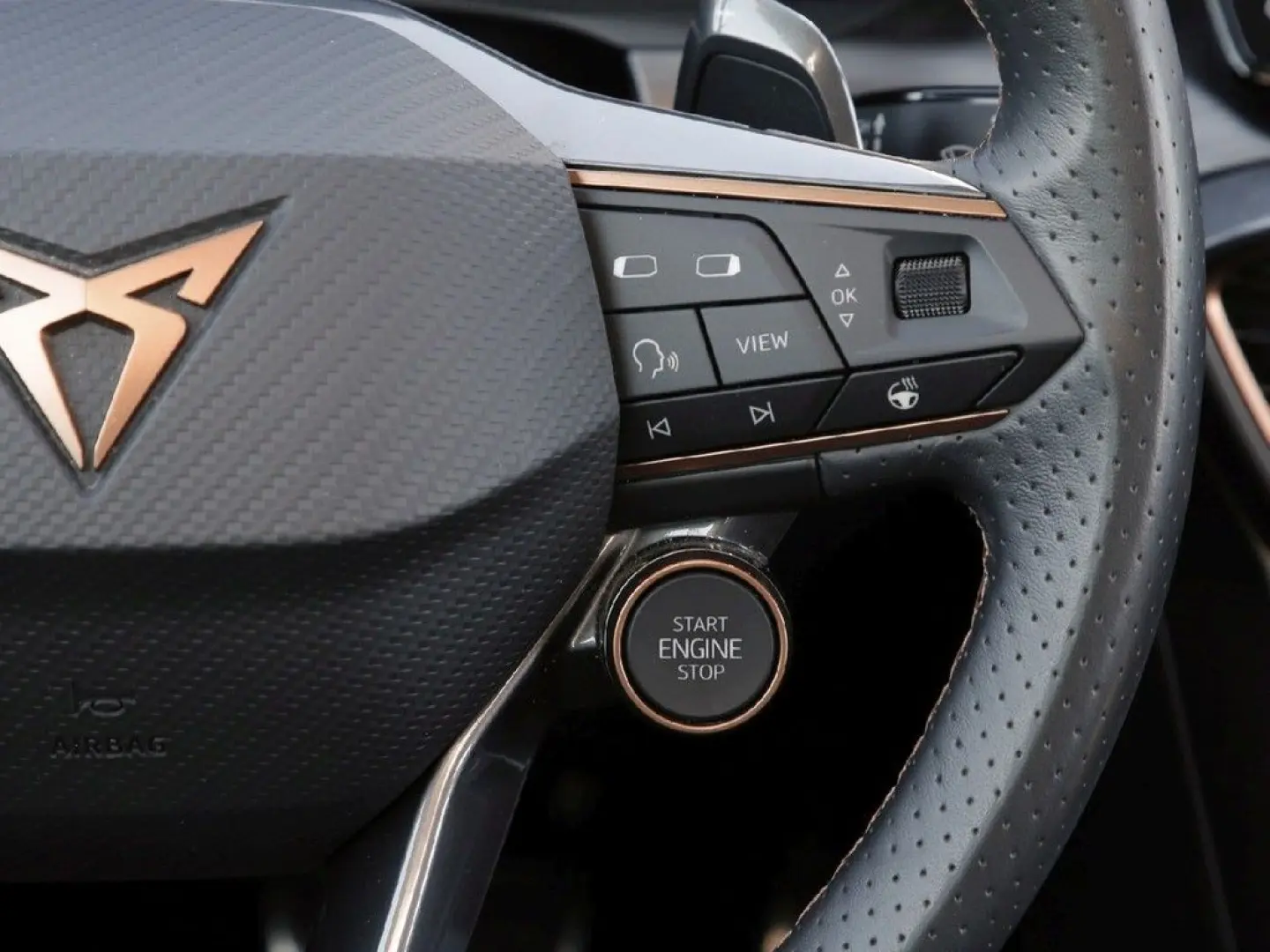 Formentor VZ 2.0 TSI 4Drive Pano AHK Navi+VC ACC
