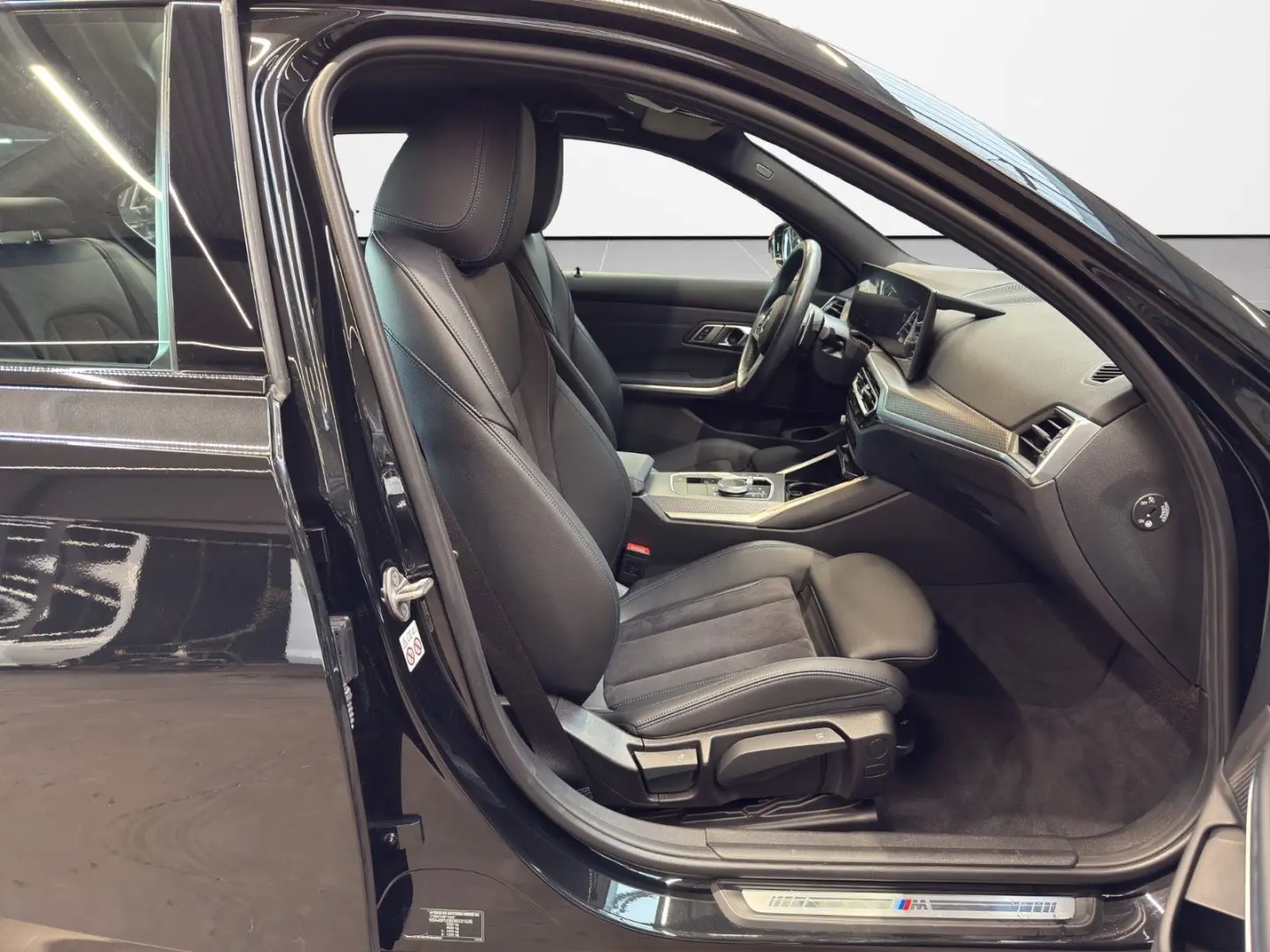 BMW  320xd lim M Sport AHK ACC Driving Assistant