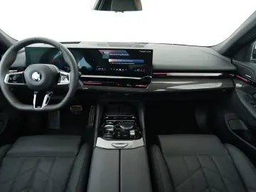 BMW 520d xDrive Limousine (M-Sport Navi LED H/K ACC)