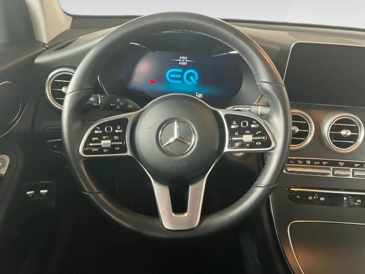 GLC 300 e 4M Night+AHK+MULTIBEAM+MBUX+Navi-Plus