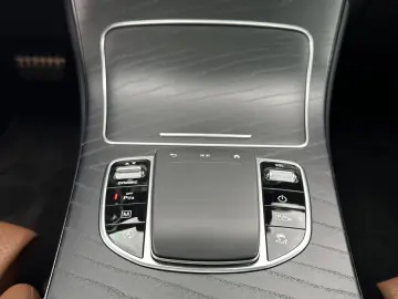 GLC 300d 4M AMG-Line NAV+LED+AHK+KAMERA+PANO+DAB
