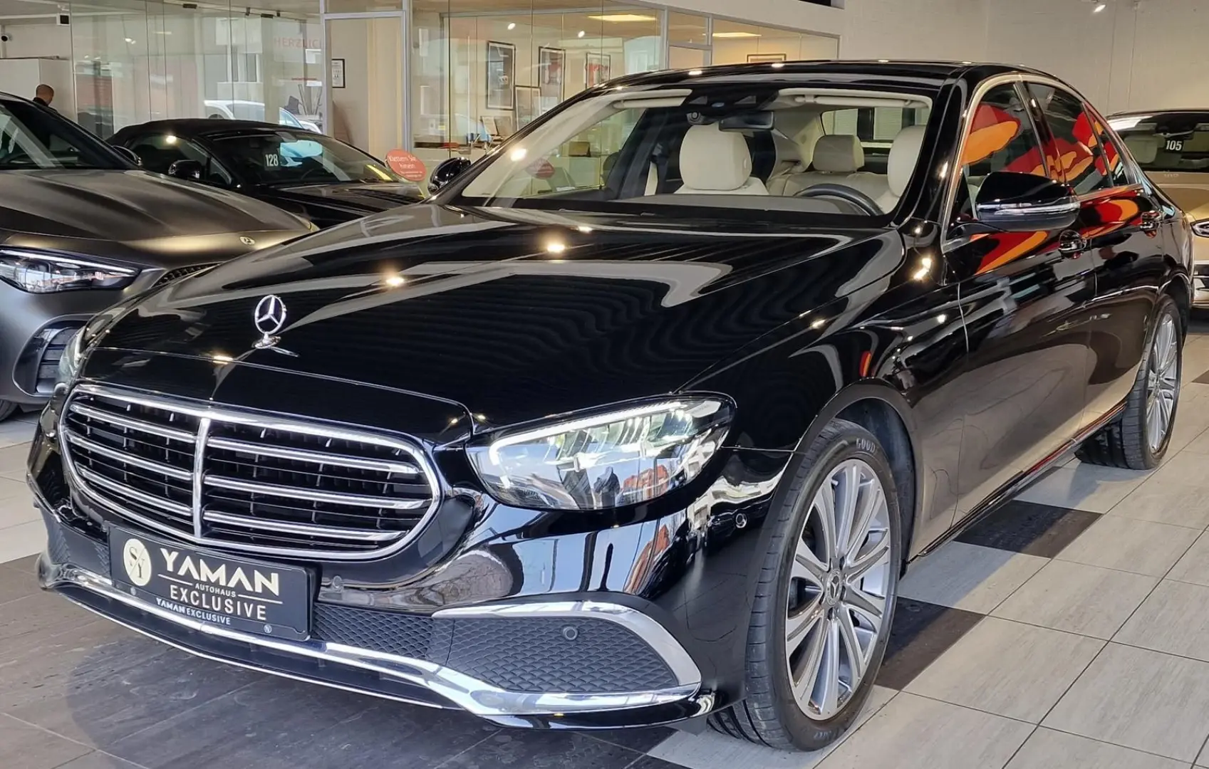 E 300 e Lim Exclusiv*Pano*AHK*RFK*19