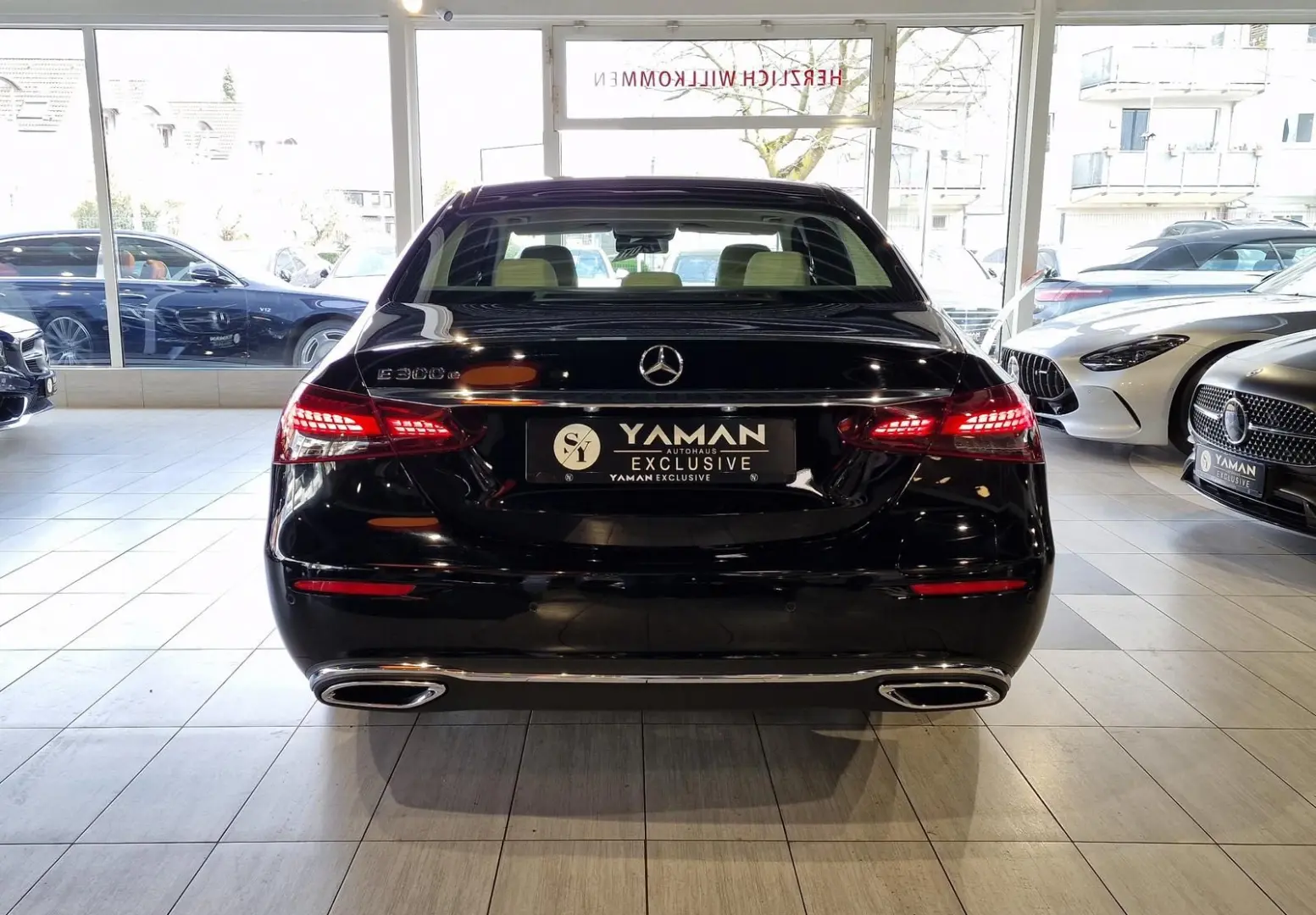 E 300 e Lim Exclusiv*Pano*AHK*RFK*19