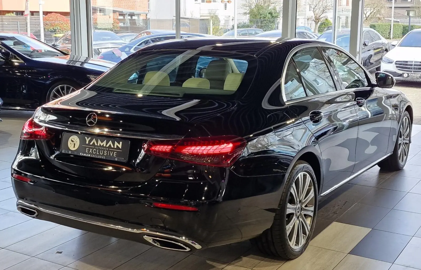 E 300 e Lim Exclusiv*Pano*AHK*RFK*19