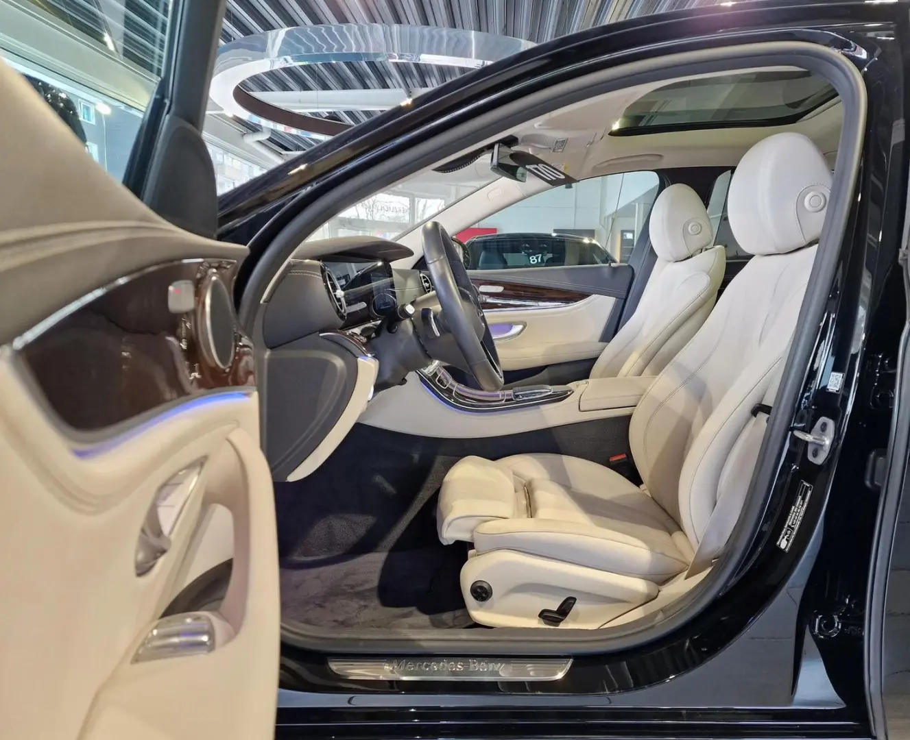 E 300 e Lim Exclusiv*Pano*AHK*RFK*19