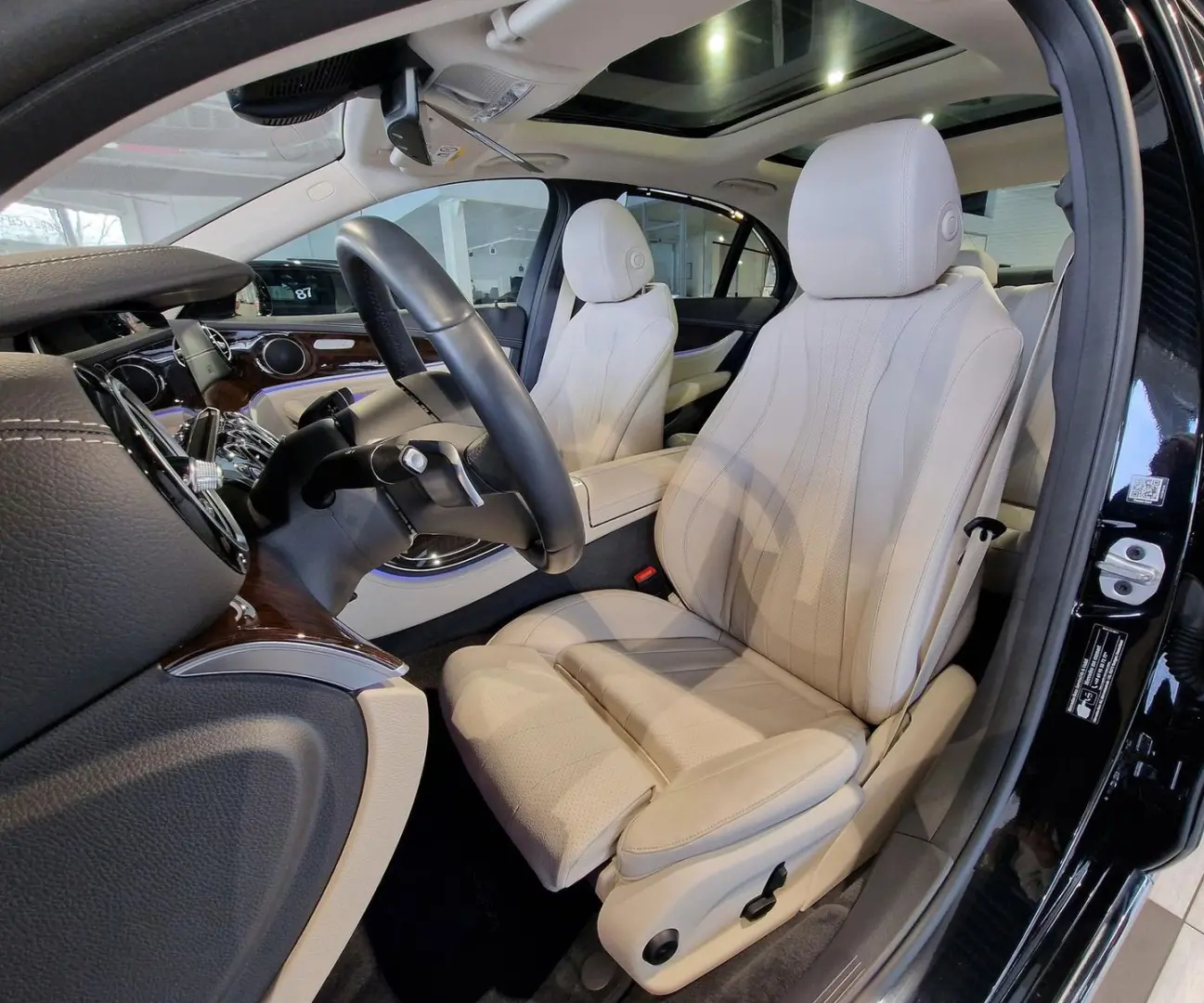 E 300 e Lim Exclusiv*Pano*AHK*RFK*19