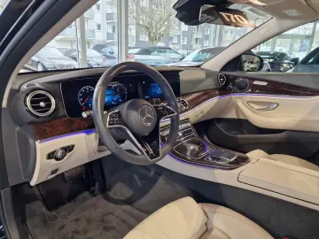 E 300 e Lim Exclusiv*Pano*AHK*RFK*19