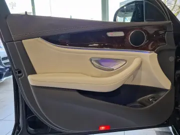 E 300 e Lim Exclusiv*Pano*AHK*RFK*19