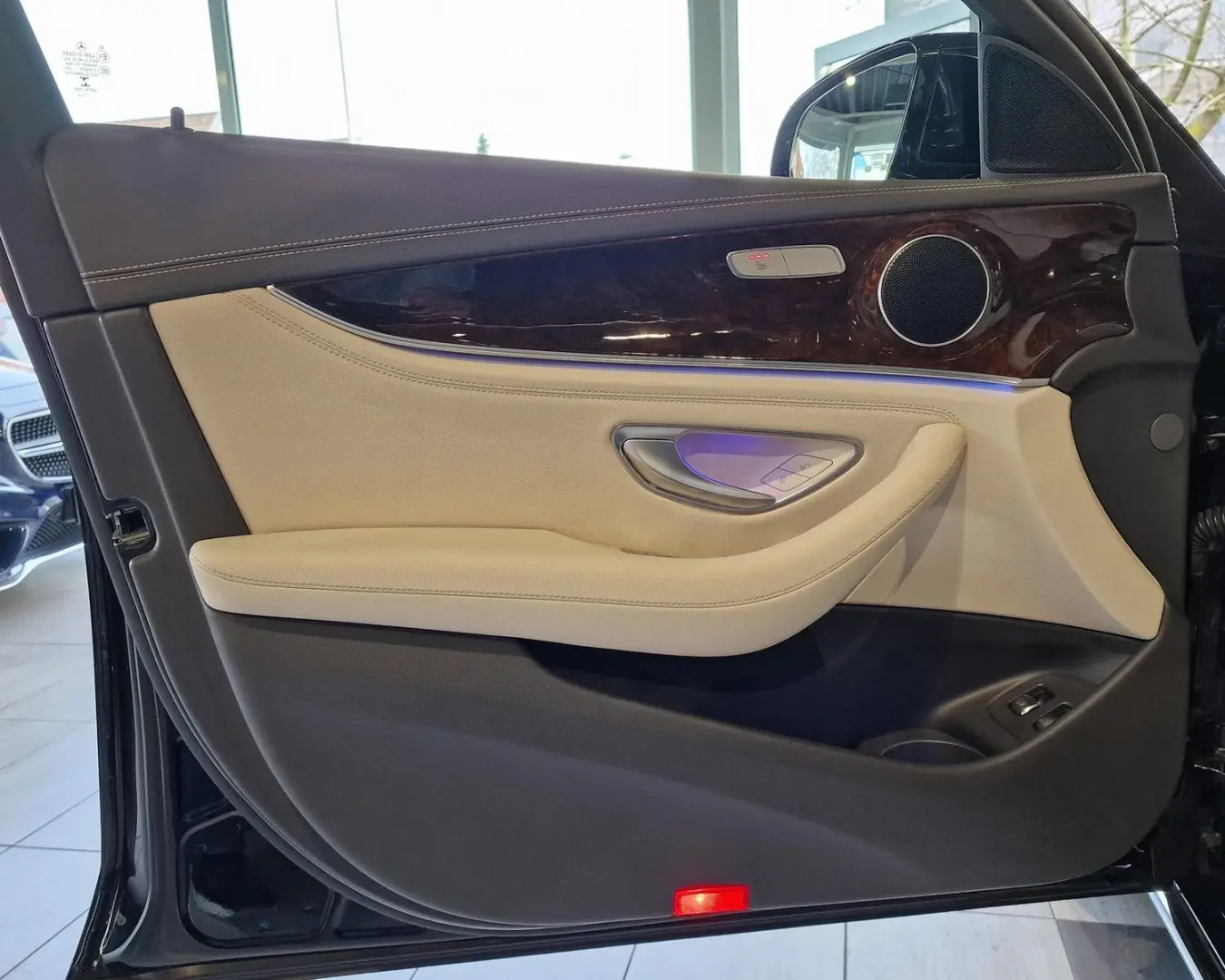 E 300 e Lim Exclusiv*Pano*AHK*RFK*19