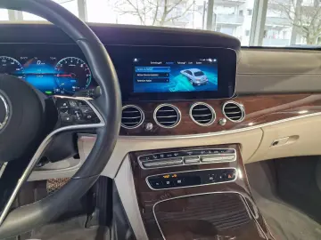 E 300 e Lim Exclusiv*Pano*AHK*RFK*19